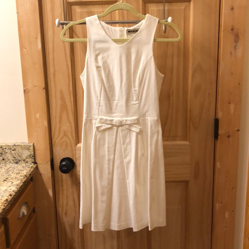White Sleeveless Fit & Flare Dress W/ Bow Size M